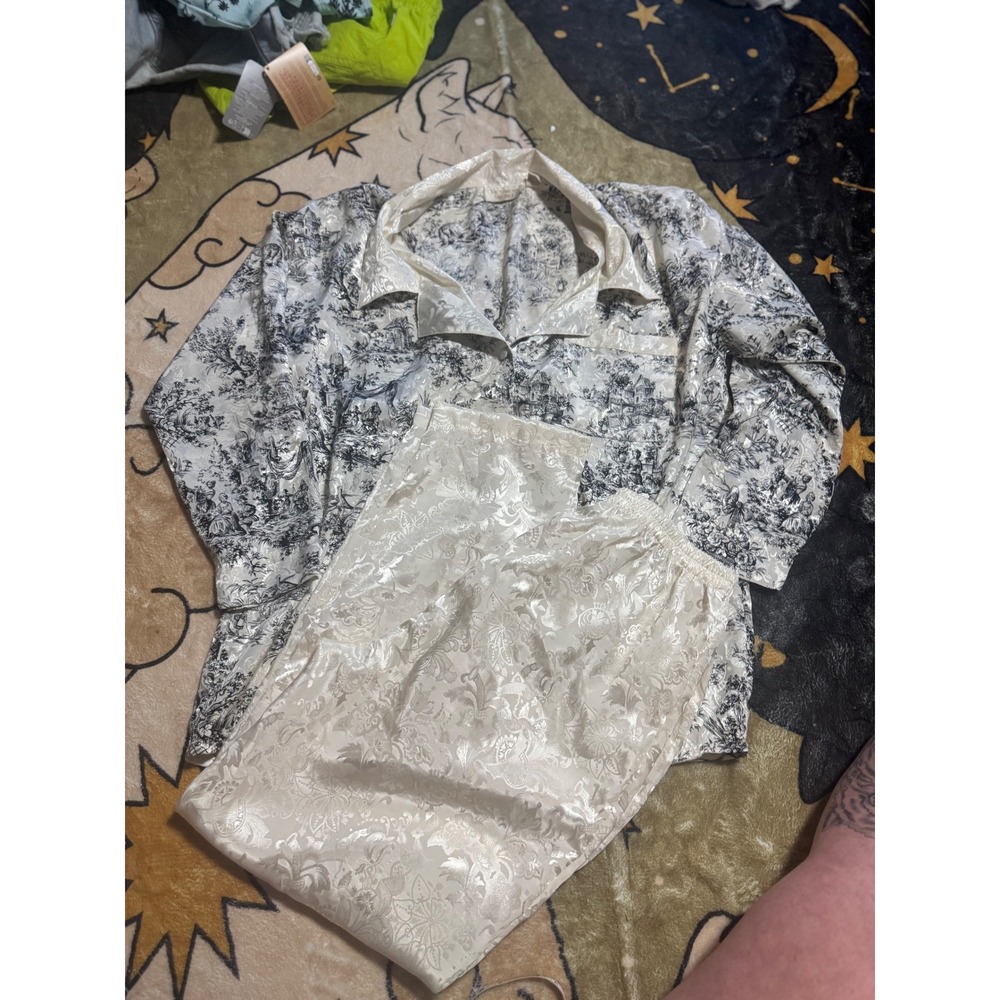 Victoria's Secret Pajama Set Toile Print Long Sleeve Top Pants Loungewear M retr